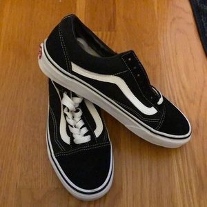Old Skool Black Vans sneaker 8.5 -Brand New
